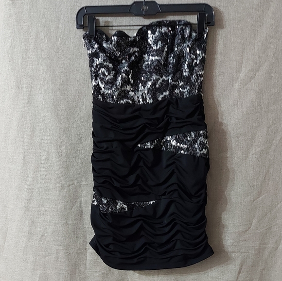 NIKIBIKI dress straples size Large color Black and silver - Picture 2 of 10